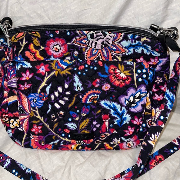 Vera Bradley large Carson Crossbody in Foxwood - Picture 2 of 6